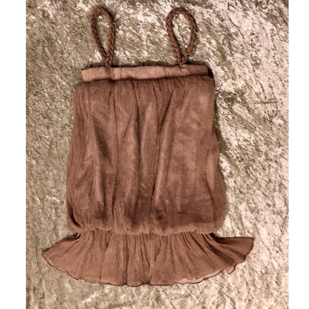 ⚜️5/$30⚜️ Posh n Paris! Gold top from Paris